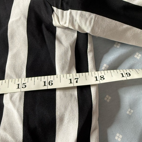 L'Agence Franky 100% Silk Blouse - Picture 7 of 7